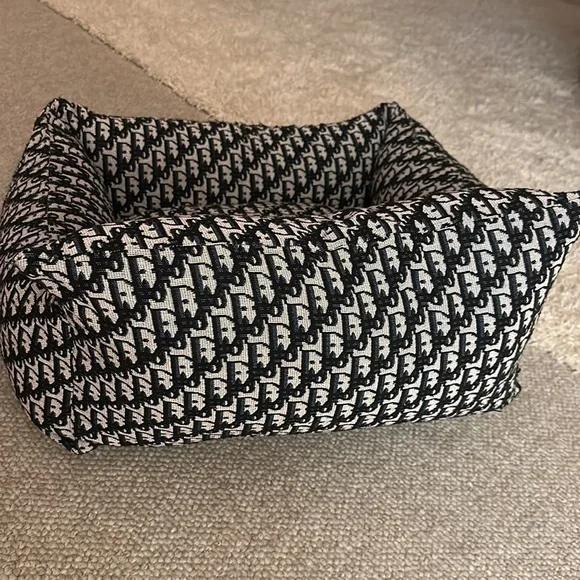 Small to medium dog bed . Machine washable removable cover with zipper - Picture 5 of 6